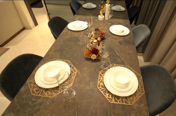 ||Dinning table